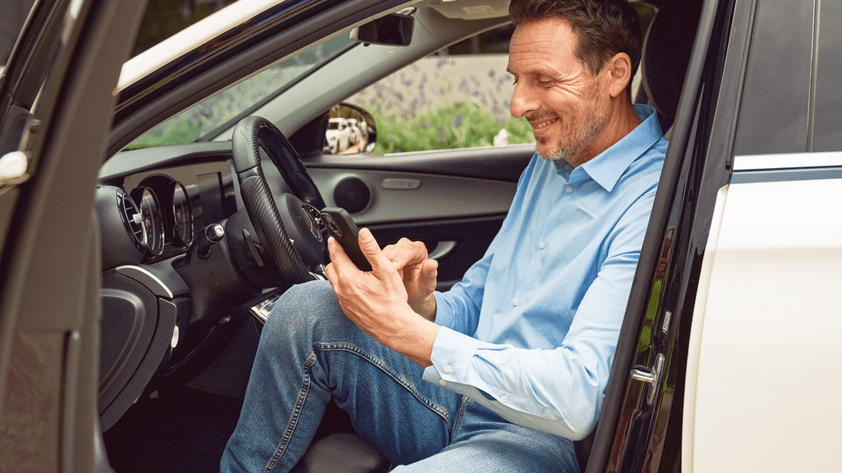 03_Medical rides_ Module 02_Predictable planning - Driver looking at his phone inside taxi_1200x675.png