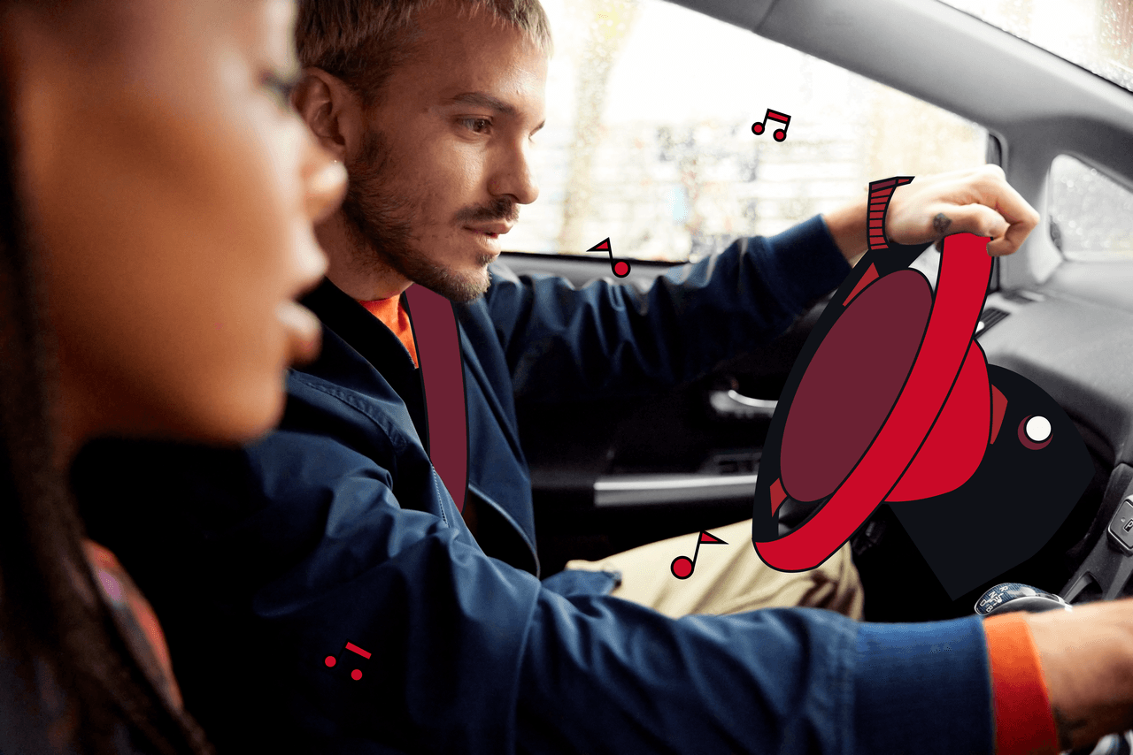 Fahrtkosten für den Arbeitsweg berechnen, zwei Mitarbeitende auf Geschäftsreise im Auto
