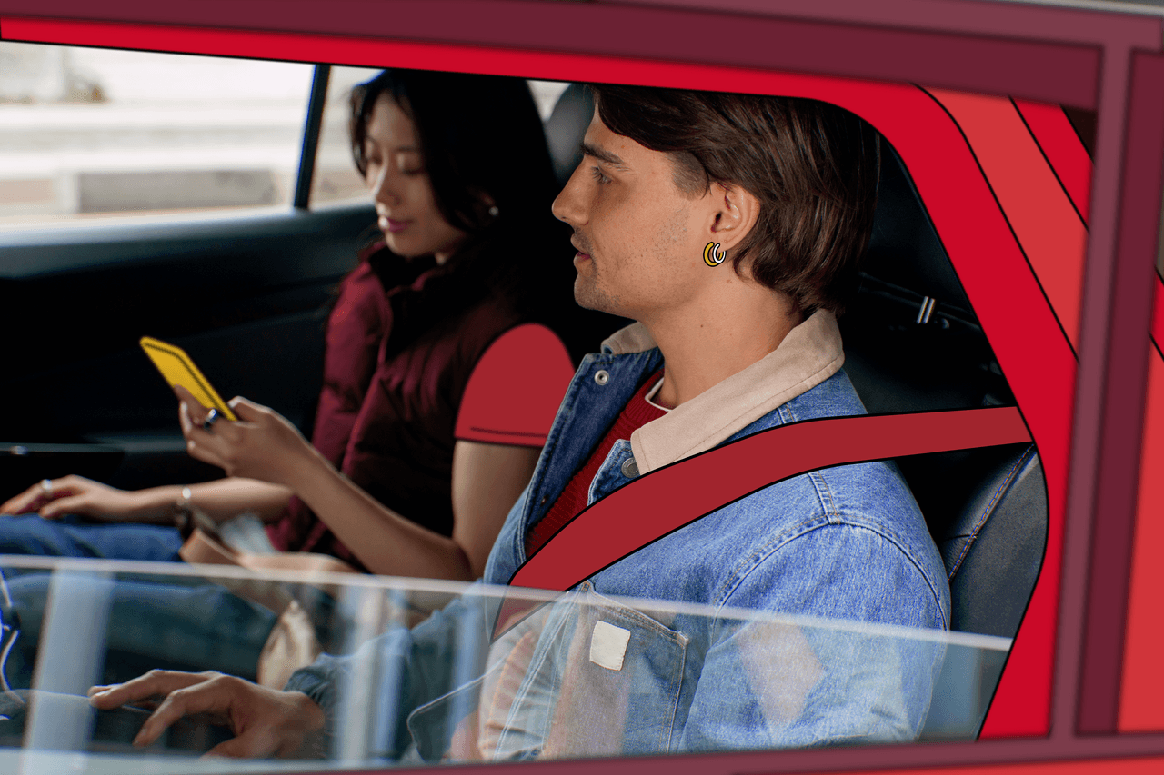 Passagier im Auto auf Rückbank