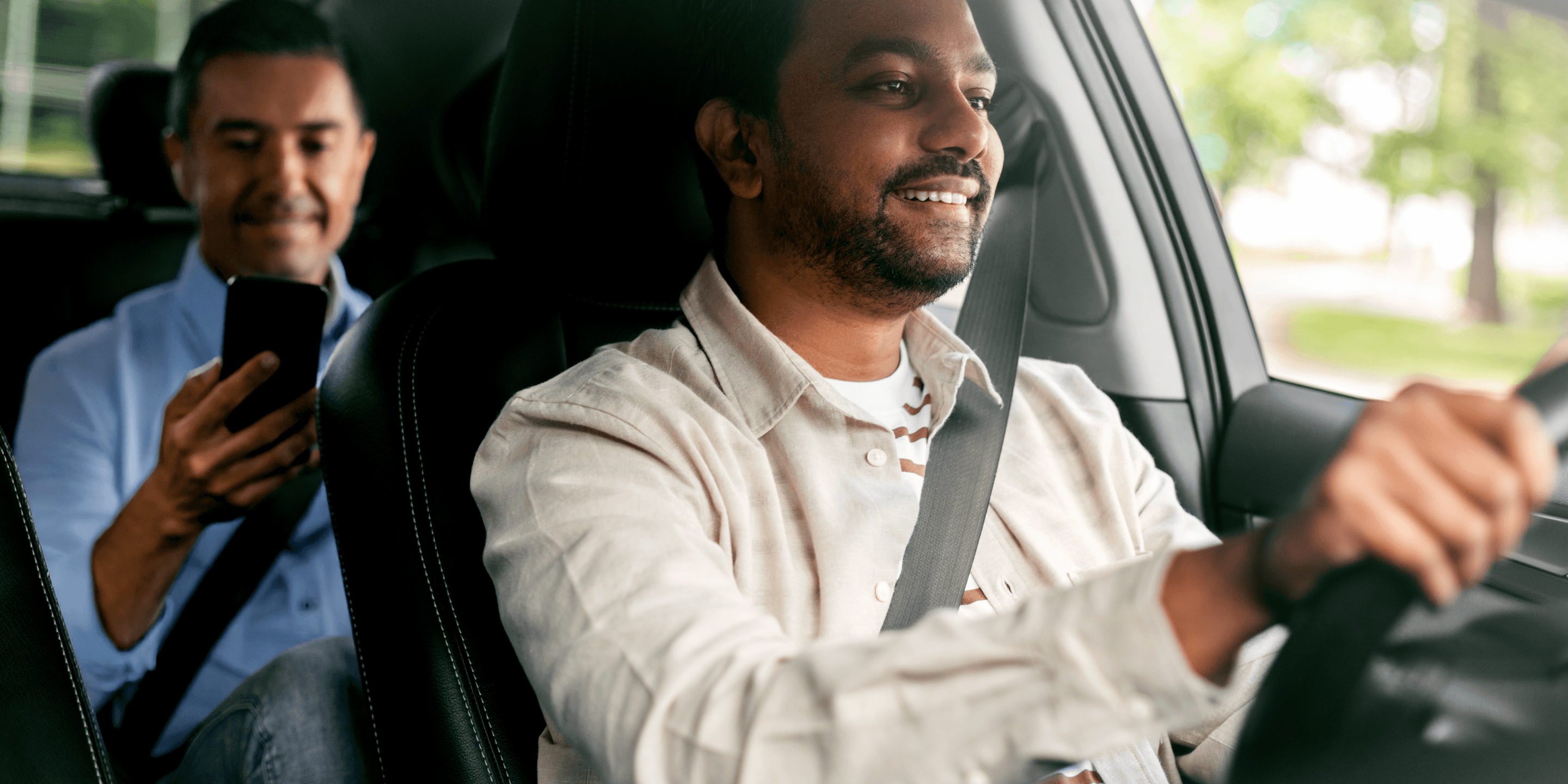 Taxista con su vehículo