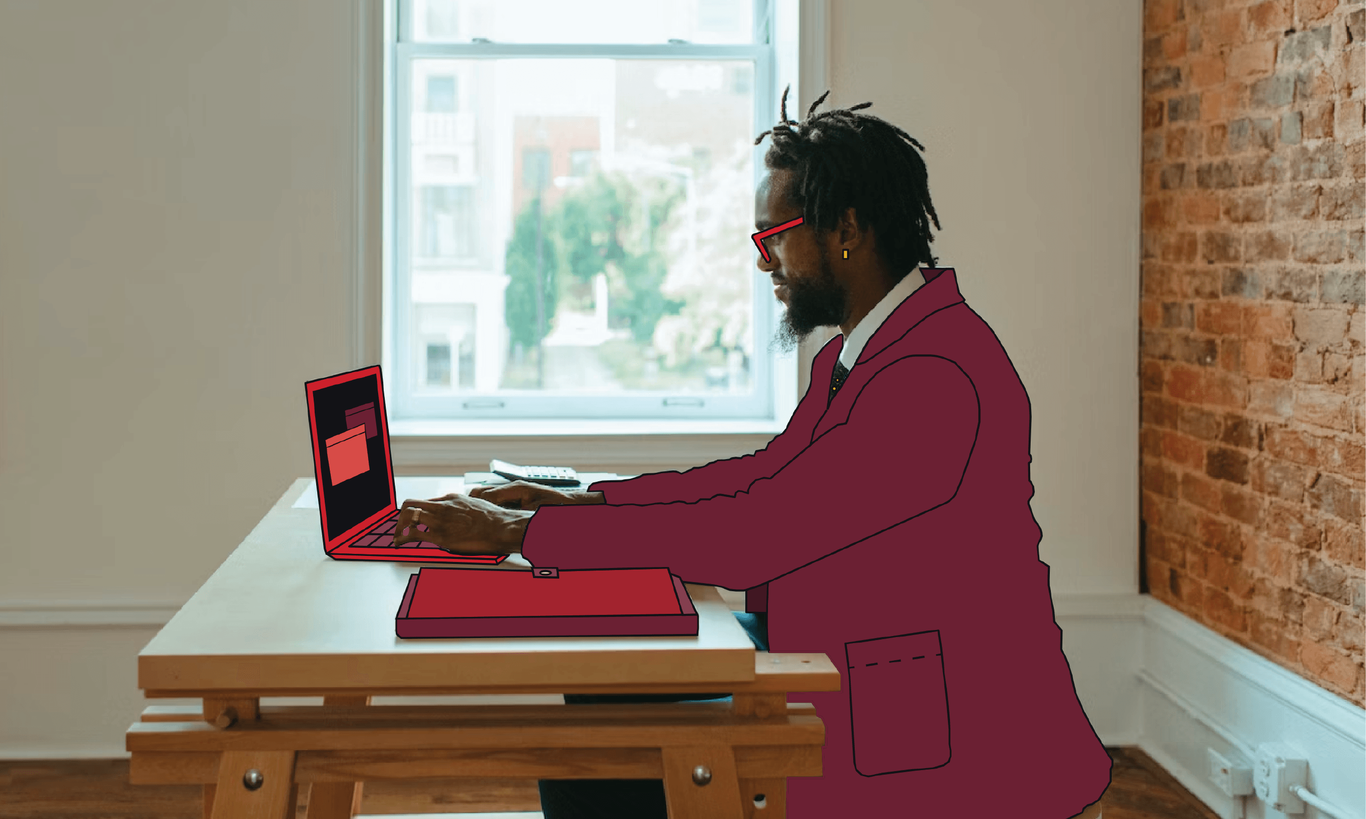 Remote Mitarbeitender am Küchentisch mit Laptop