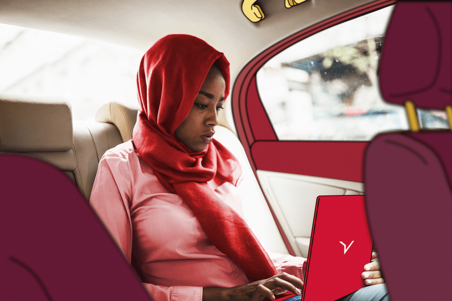 Un gestor de viajes consulta el informe de Freenow for Business y GBTA sobre viajes de negocios terrestres