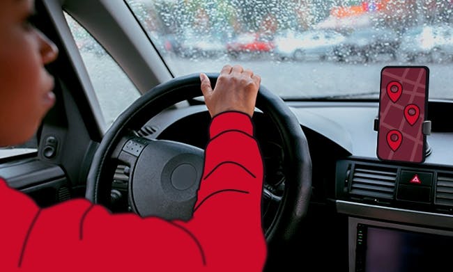 Taksówkarz FREENOW jadący w deszczu bezpiecznie odbiera pracownika po imprezie firmowej