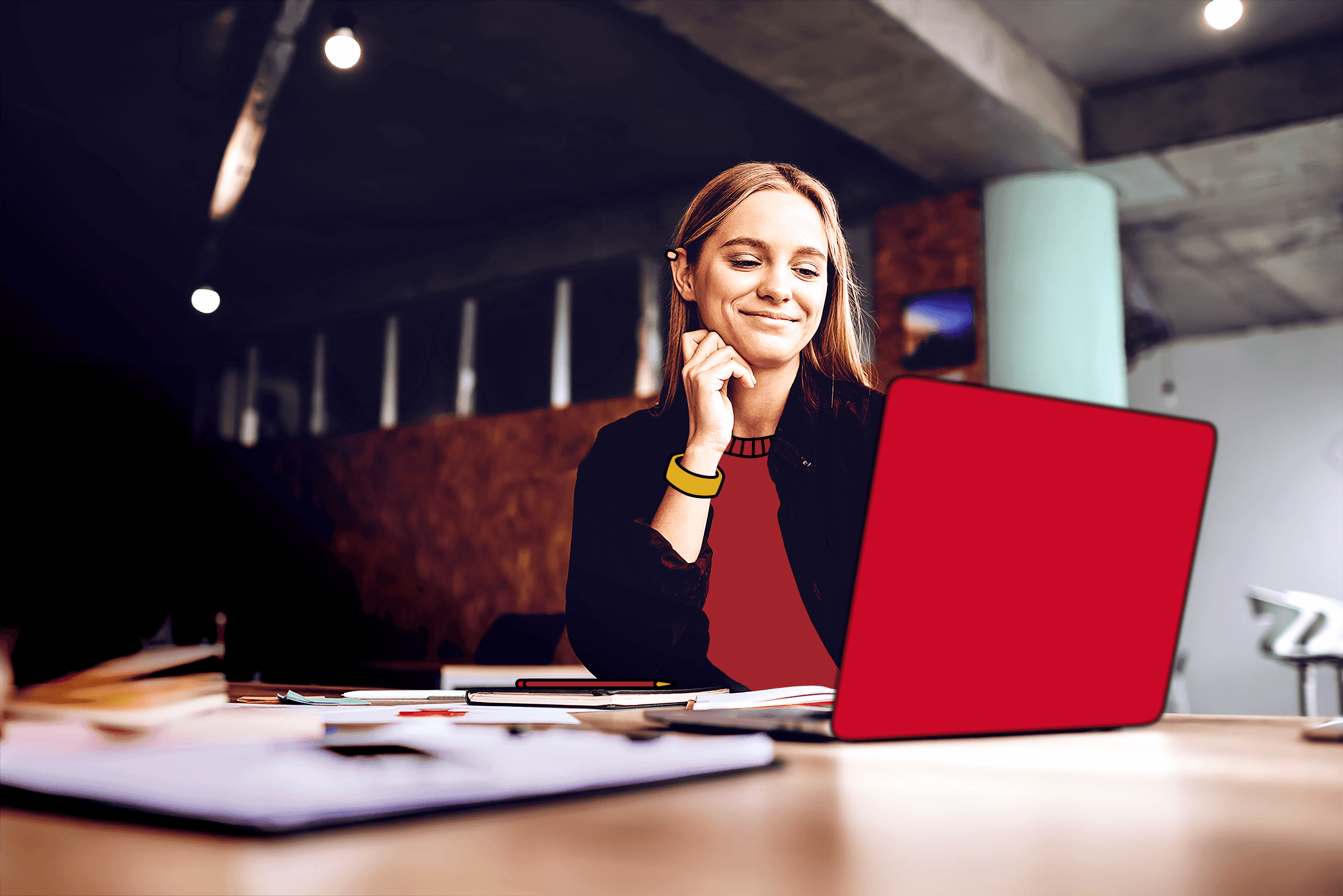 Una mujer mira su ordenador